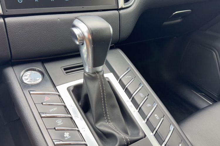 Used Zotye SR9 2017 2.0T Automatic Ultimate Road Edition Gear Lever