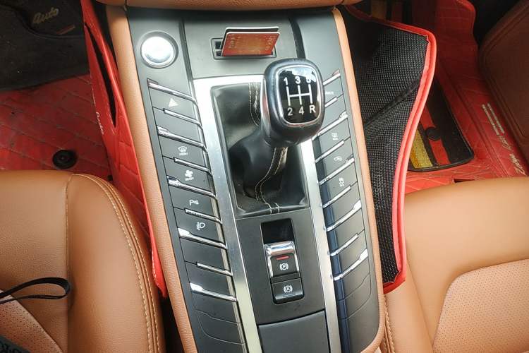 Used Zotye SR9 2017 2.0T Manual "Ultimate Light" Edition Gear Lever