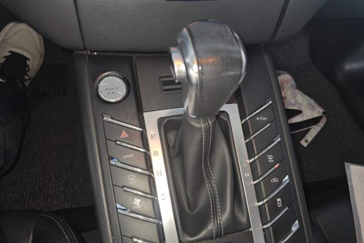 Used Zotye SR9 2017 2.0T Automatic Ultimate Road Edition Gear Lever