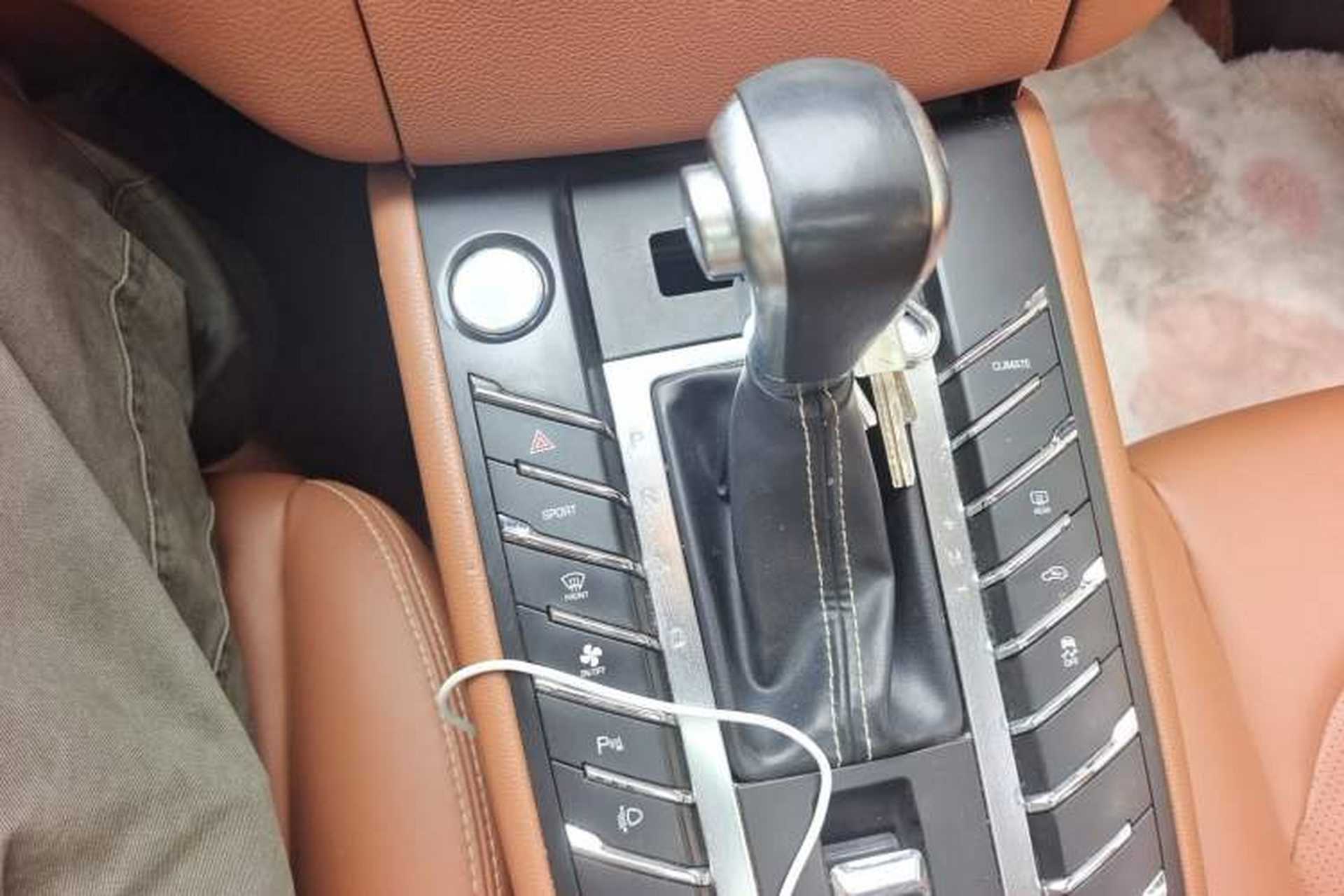 Used Zotye SR9 2017 2.0T Automatic Ultimate Light Edition Gear Lever
