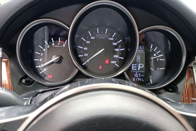 Used Zotye SR9 2017 2.0T Automatic Ultimate Light Edition Instrument Cluster