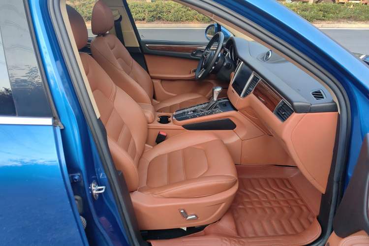 Used Zotye SR9 2017 2.0T Automatic Ultimate Edition Interior 10