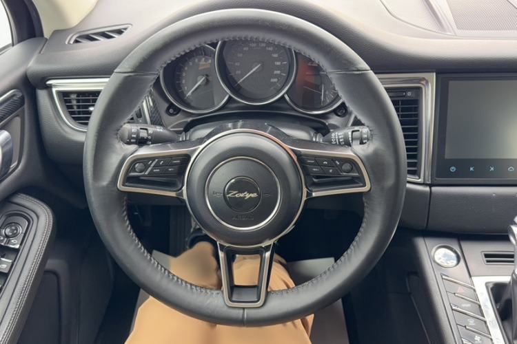 Used Zotye SR9 2017 2.0T Automatic Ultimate Road Edition Interior 10