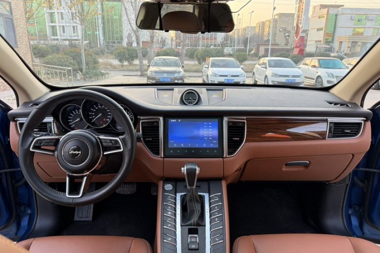 Used Zotye SR9 2017 2.0T Automatic Ultimate Edition Interior 2
