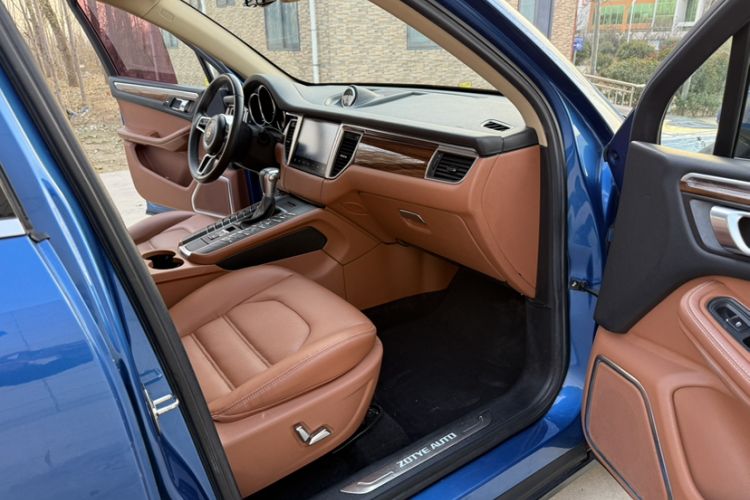 Used Zotye SR9 2017 2.0T Automatic Ultimate Edition Interior 3