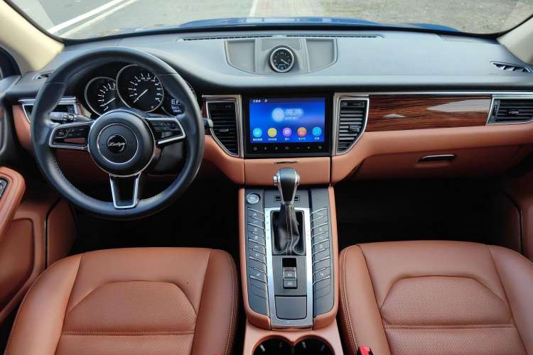 Used Zotye SR9 2017 2.0T Automatic Ultimate Edition Interior 3
