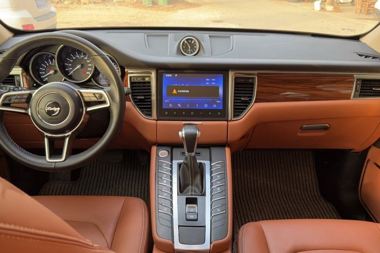 Used Zotye SR9 2017 2.0T Automatic Ultimate Edition Interior 3