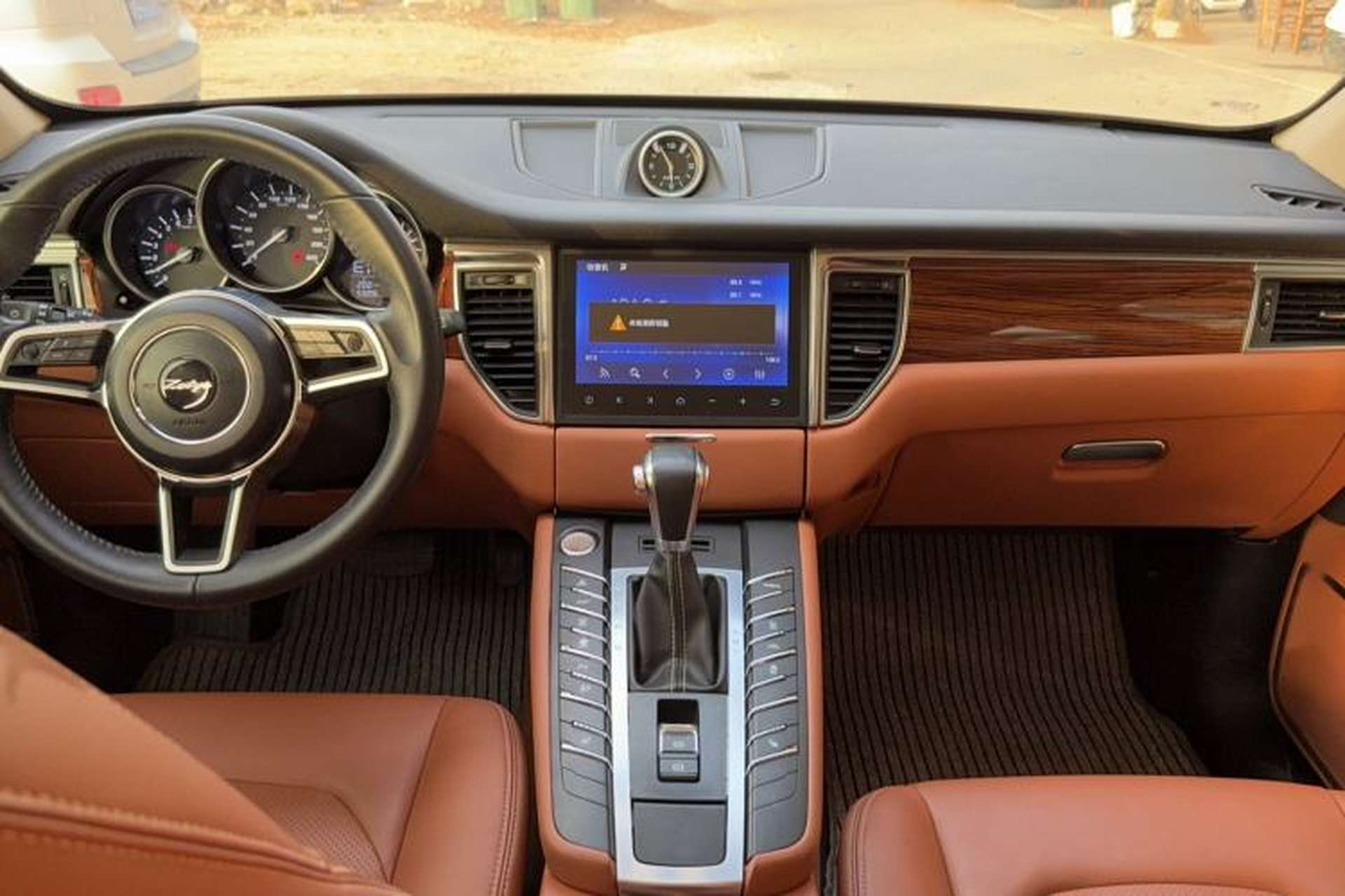 Used Zotye SR9 2017 2.0T Automatic Ultimate Edition Interior 3