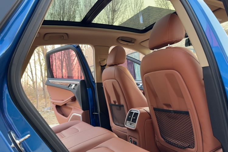 Used Zotye SR9 2017 2.0T Automatic Ultimate Edition Interior 4