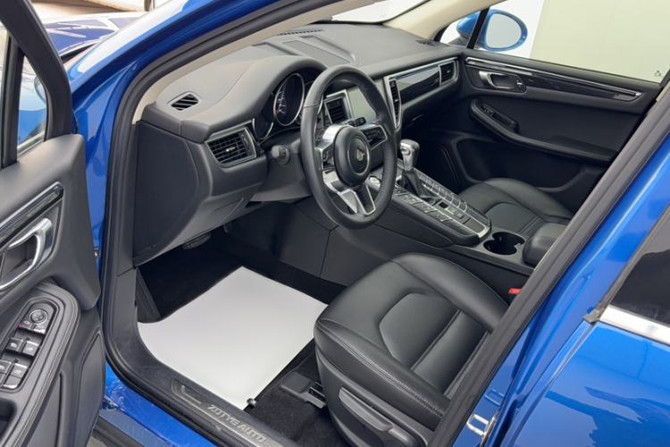 Used Zotye SR9 2017 2.0T Automatic Ultimate Road Edition Interior 4