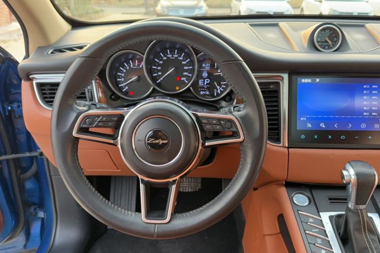 Used Zotye SR9 2017 2.0T Automatic Ultimate Edition Interior 5