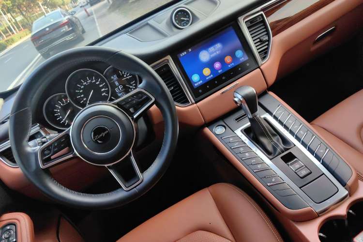 Used Zotye SR9 2017 2.0T Automatic Ultimate Edition Interior 5