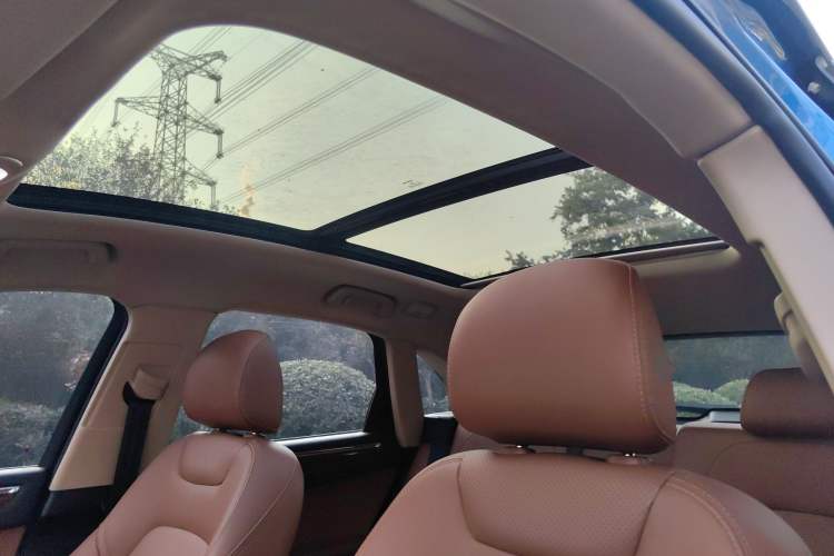 Used Zotye SR9 2017 2.0T Automatic Ultimate Edition Interior 9