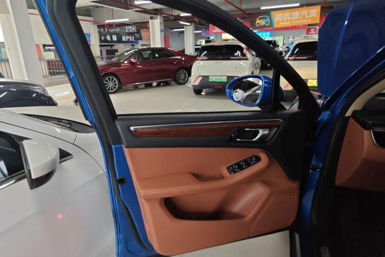 Used Zotye SR9 2017 2.0T Automatic Ultimate Road Edition Left Front Door Interior