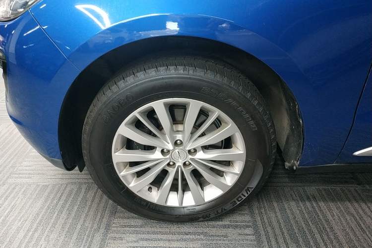 Used Zotye SR9 2017 2.0T Automatic Ultimate Edition Left Front Wheel Hub