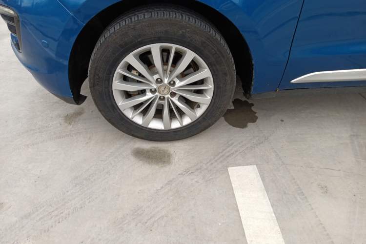 Used Zotye SR9 2017 2.0T Automatic Ultimate Road Edition Left Front Wheel Hub