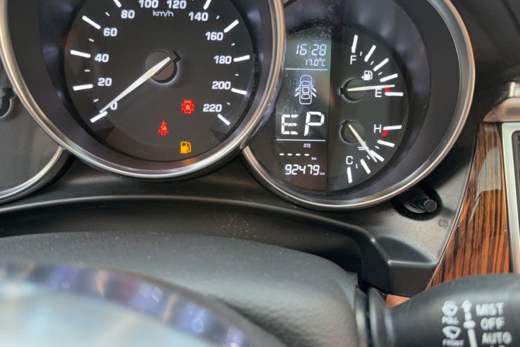 Used Zotye SR9 2017 2.0T Automatic Ultimate Edition Odometer Close Up