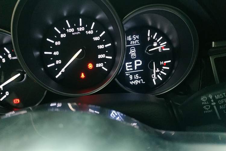 Used Zotye SR9 2017 2.0T Automatic Ultimate Edition Odometer Close Up