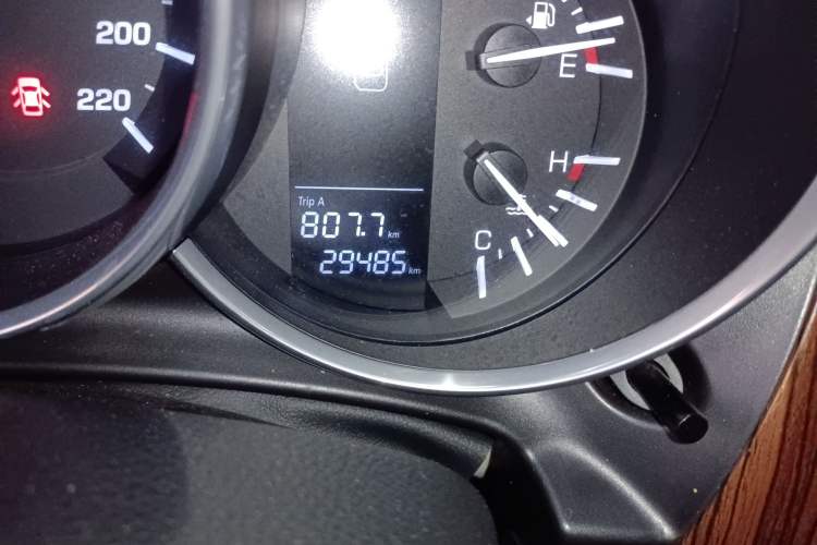 Used Zotye SR9 2017 2.0T Manual "Ultimate Light" Edition Odometer Close Up