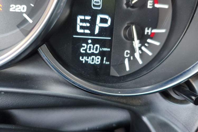 Used Zotye SR9 2017 2.0T Automatic Ultimate Edition Odometer Close Up