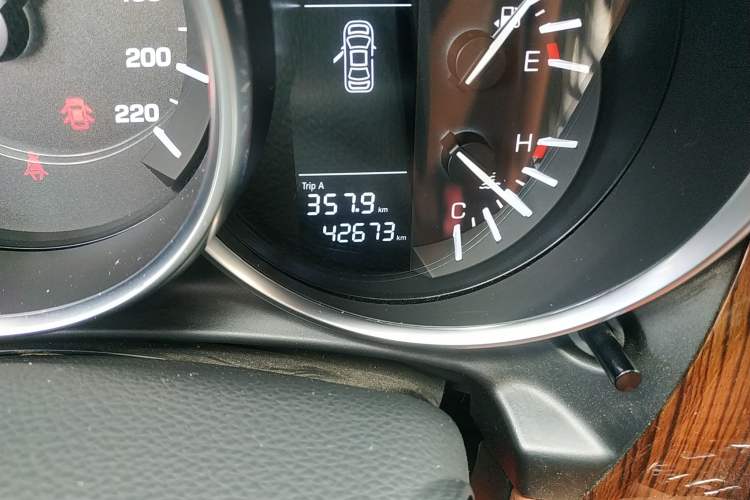 Used Zotye SR9 2017 2.0T Manual "Ultimate Light" Edition Odometer Close Up