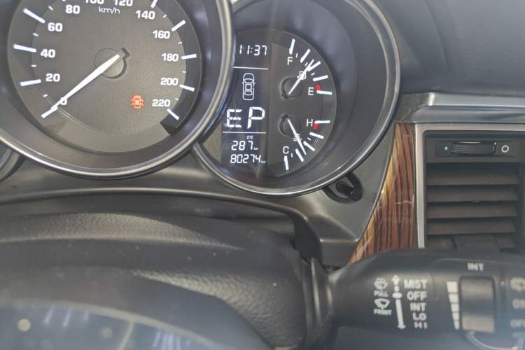 Used Zotye SR9 2017 2.0T Automatic Ultimate Road Edition Odometer Close Up