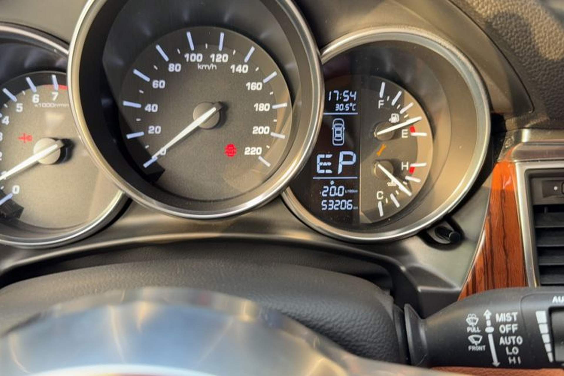 Used Zotye SR9 2017 2.0T Automatic Ultimate Edition Odometer Close Up