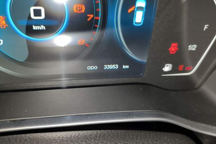 Used Zotye SR9 2017 2.0T Automatic Ultimate Dream Edition Odometer Close Up