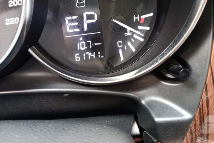 Used Zotye SR9 2017 2.0T Automatic Ultimate Light Edition Odometer Close Up