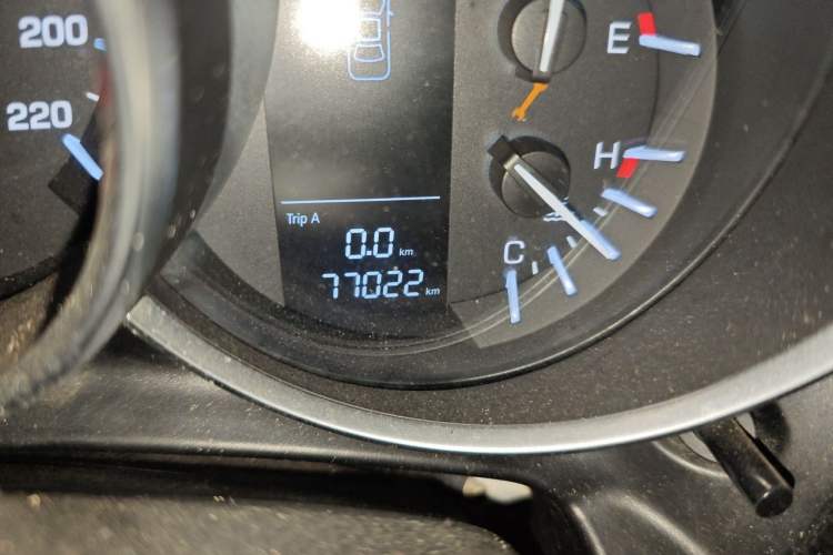 Used Zotye SR9 2017 2.0T Manual "Ultimate Road" Edition Odometer Close Up