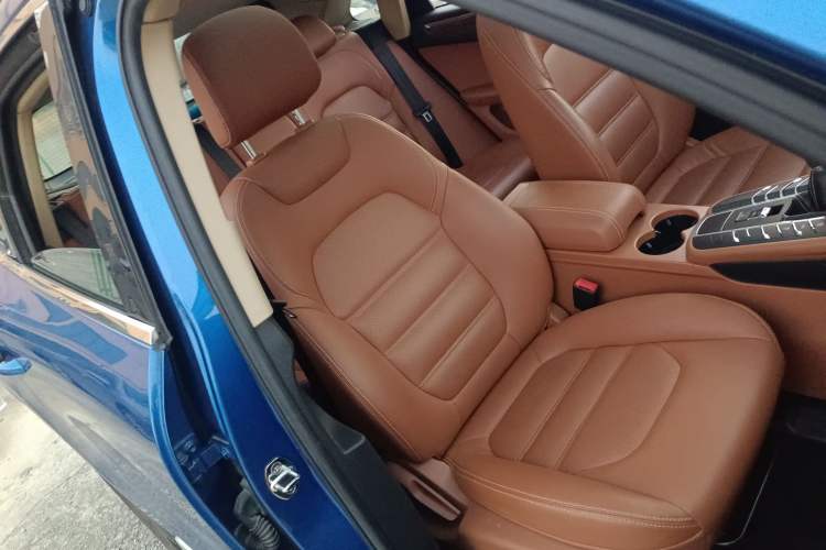 Used Zotye SR9 2017 2.0T Manual "Ultimate Light" Edition Right Front Seat