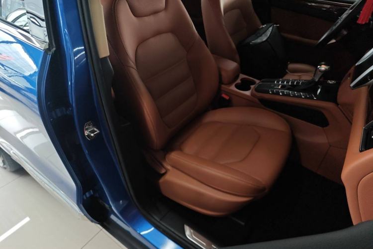 Used Zotye SR9 2017 2.0T Automatic Ultimate Road Edition Right Front Seat
