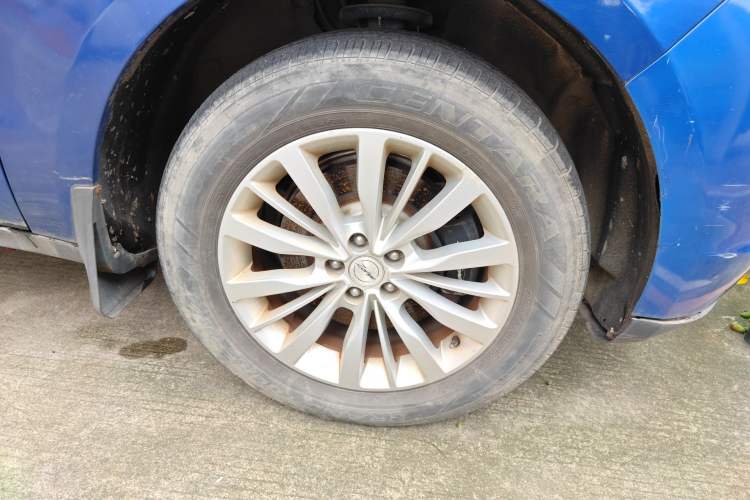 Used Zotye SR9 2017 2.0T Manual "Ultimate Road" Edition Right Front Wheel Hub