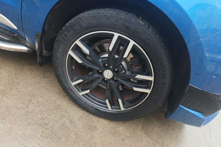 Used Zotye SR9 2017 2.0T Automatic Ultimate Dream Edition Right Front Wheel Hub