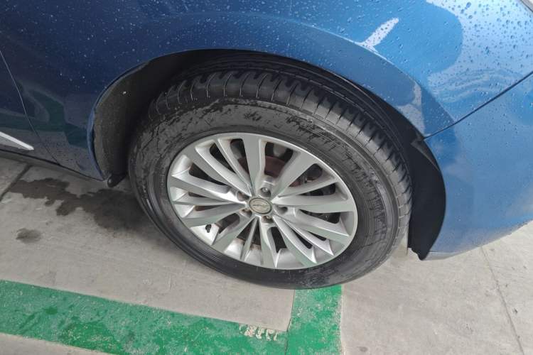 Used Zotye SR9 2017 2.0T Automatic Ultimate Road Edition Right Front Wheel Hub