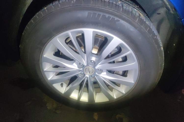 Used Zotye SR9 2017 2.0T Automatic Ultimate Road Edition Right Front Wheel Hub