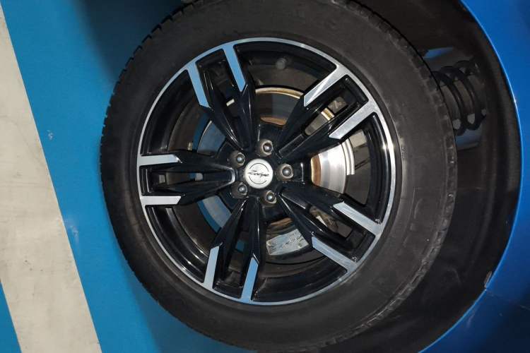 Used Zotye SR9 2017 2.0T Automatic Ultimate Dream Edition Right Front Wheel Hub