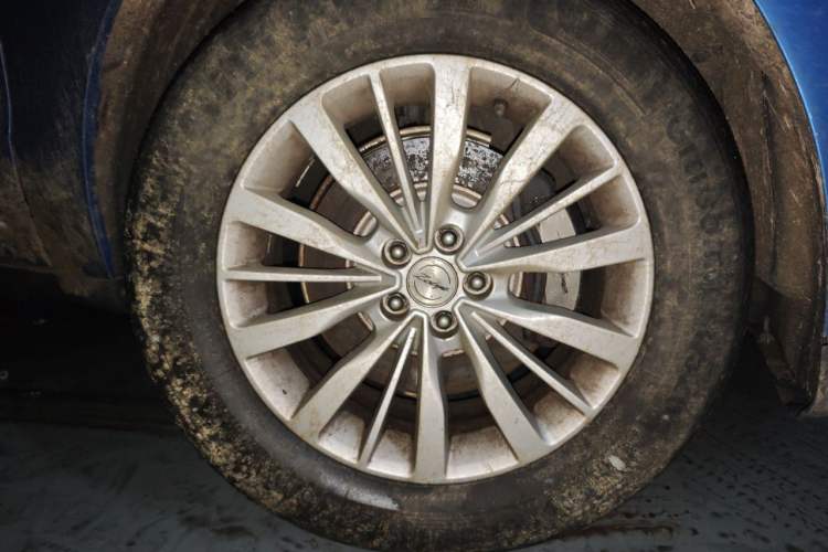 Used Zotye SR9 2017 2.0T Manual "Ultimate Road" Edition Right Front Wheel Hub