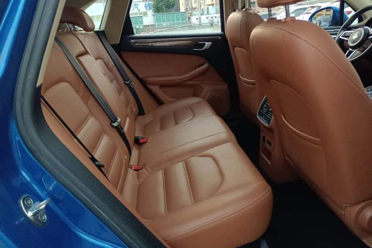 Used Zotye SR9 2017 2.0T Manual "Ultimate Light" Edition Right Rear Seat