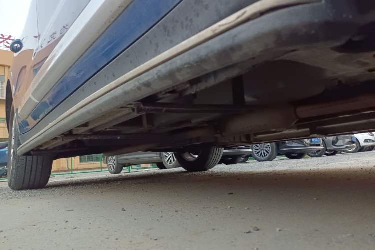 Used Zotye SR9 2017 2.0T Manual "Ultimate Light" Edition Right Side Sill