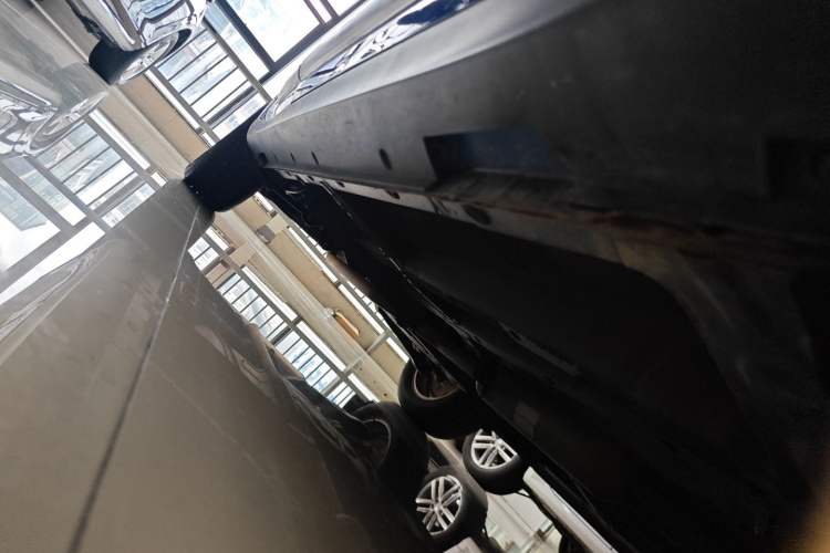Used Zotye SR9 2017 2.0T Automatic Ultimate Road Edition Right Side Sill
