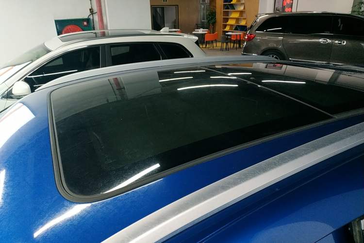 Used Zotye SR9 2017 2.0T Automatic Ultimate Edition Roof