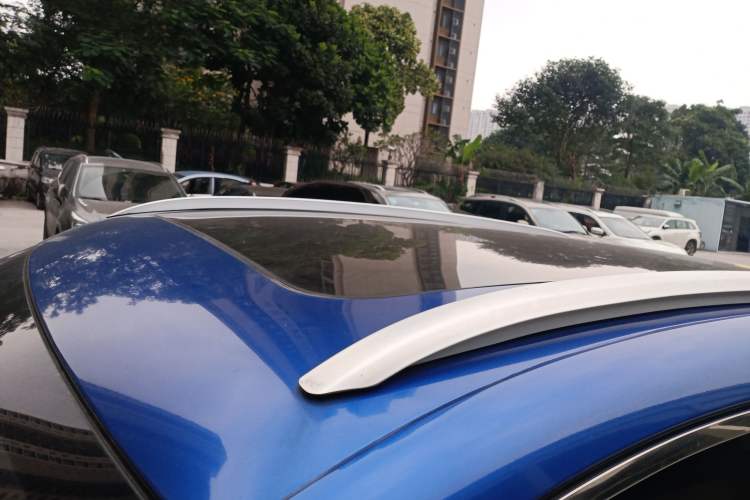 Used Zotye SR9 2017 2.0T Automatic Ultimate Light Edition Roof