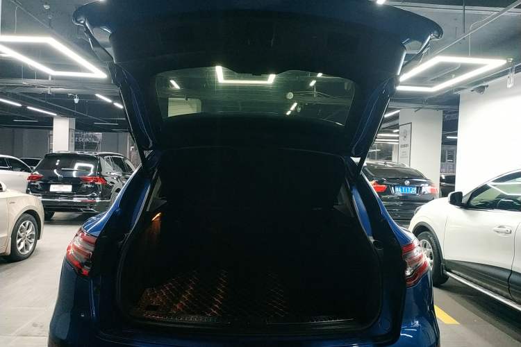 Used Zotye SR9 2017 2.0T Automatic Ultimate Edition Trunk