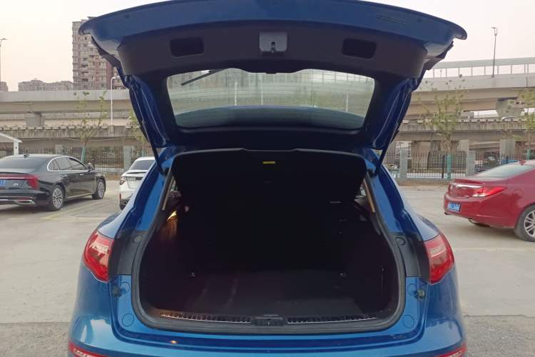 Used Zotye SR9 2017 2.0T Manual "Ultimate Light" Edition Trunk