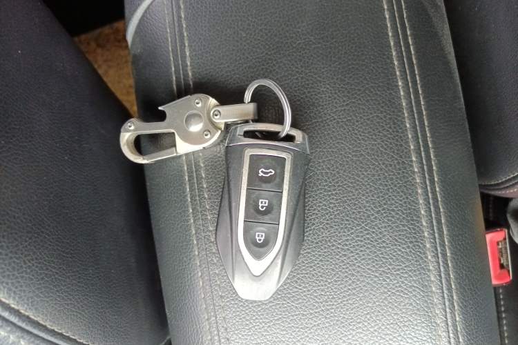 Used Zotye SR9 2017 2.0T Automatic Ultimate Road Edition Vehicle Key