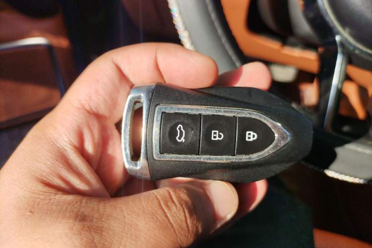 Used Zotye SR9 2017 2.0T Automatic Ultimate Dream Edition Vehicle Key