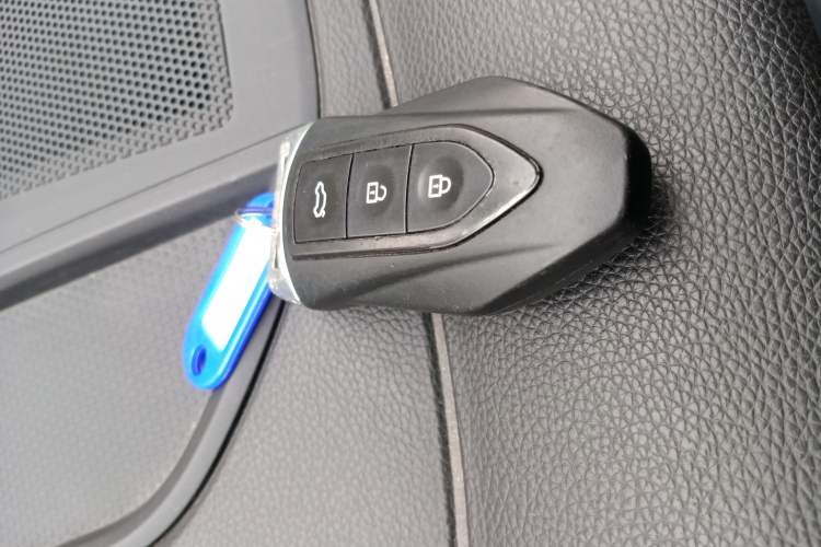 Used Zotye SR9 2017 2.0T Automatic Ultimate Light Edition Vehicle Key