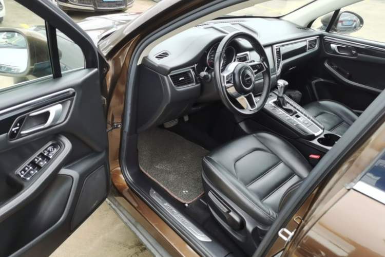Used Zotye SR9 2017 2.0T Automatic Ultimate Road Edition Driver Seat