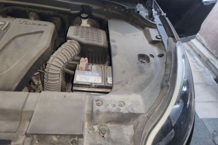 Used Zotye SR9 2017 2.0T Automatic Ultimate Dream Edition Engine Bay Left